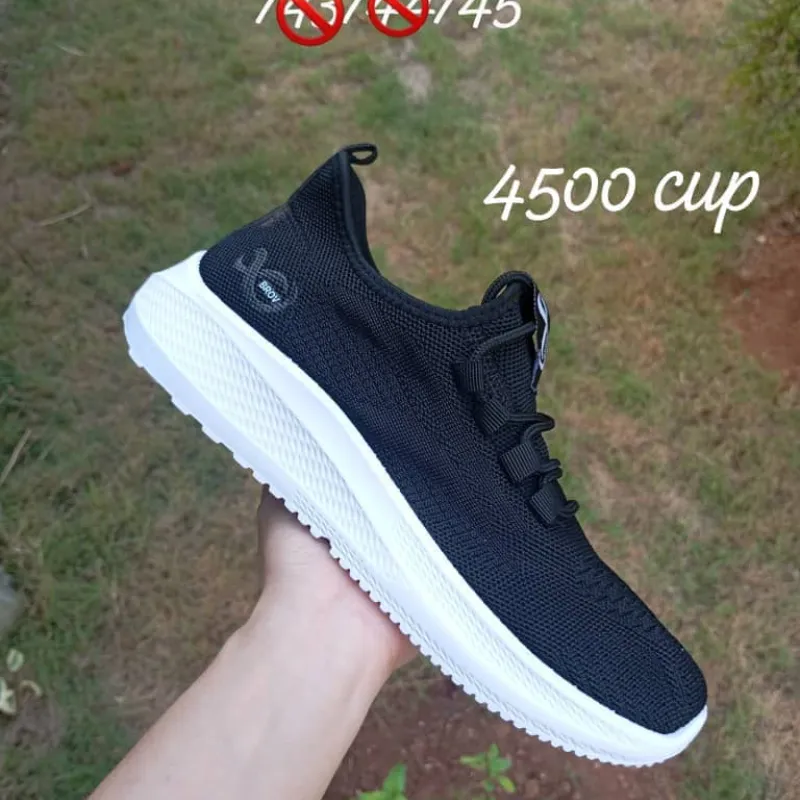 ⚫ Tenis Negro con Suela Blanca