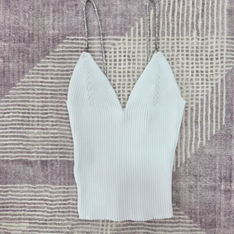 Top blanco con tirantes de brillos