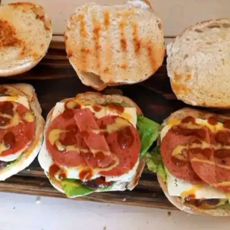 Hamburguesa con Jamon y Queso