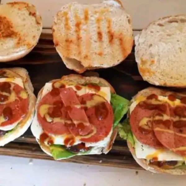 Hamburguesa con Jamon y Queso