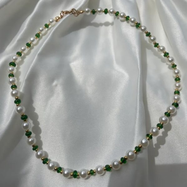 Collar de perlas con cuentas de colores