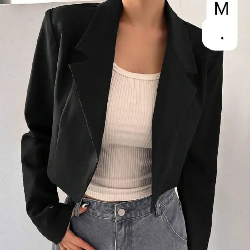  Blazer Cropped Negro – Elegancia urbana con actitud