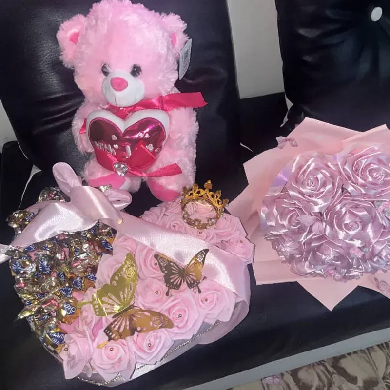 Ramos de Rosa , Corazón Con Bombones y un Peluche