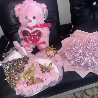 Ramos de Rosa , Corazón Con Bombones y un Peluche