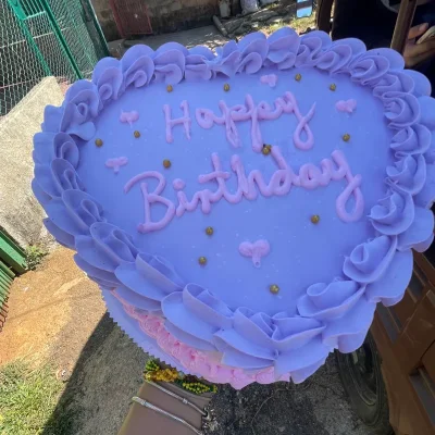 Pastel de cumpleaños en forma de corazón