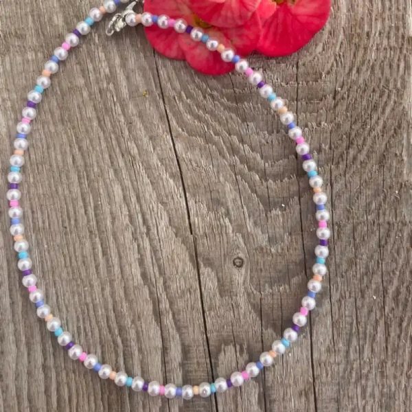 Collar de perlas y cuentas