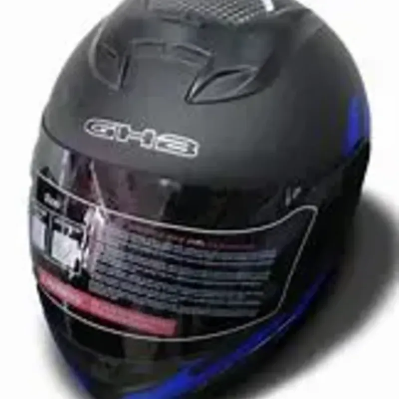 Casco de moto negro y azul