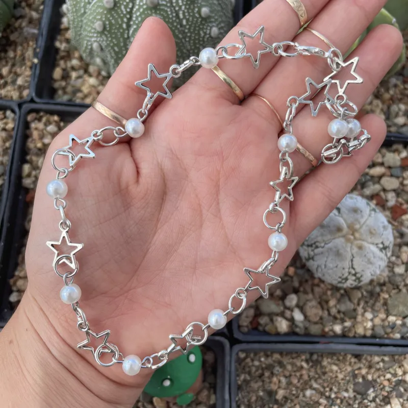 Collar de perlas y estrellas