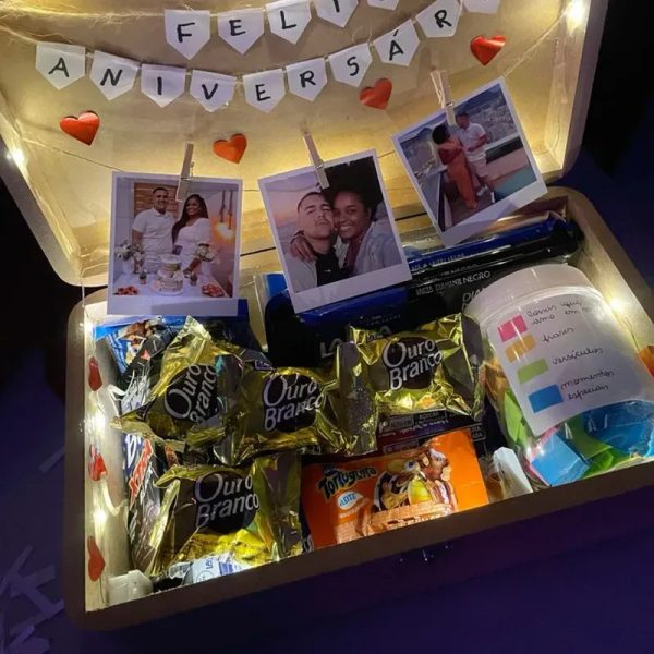 Caja con luces y regalos