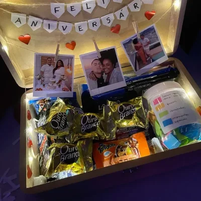 Caja con luces y regalos