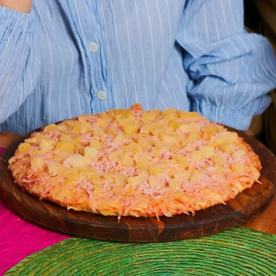 Pizza Hawaiana con Queso Gouda