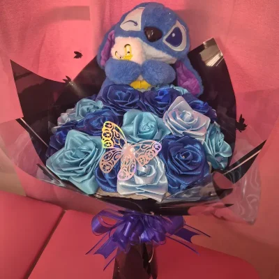 Ramo de rosas con peluche