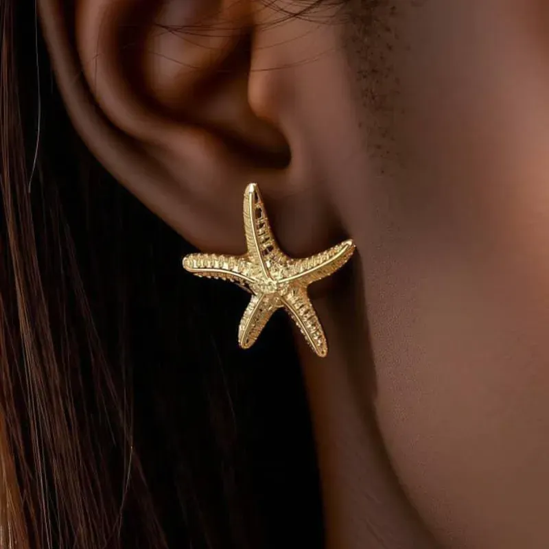 Arete dorado con forma de estrella de mar