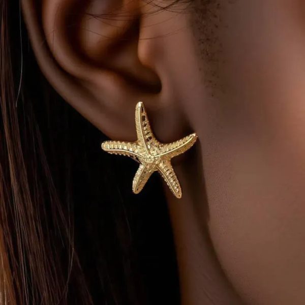Arete dorado con forma de estrella de mar