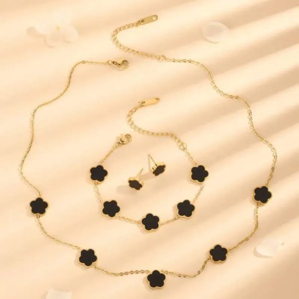  Set Floral Negro – Elegancia dorada con carácter sofisticado