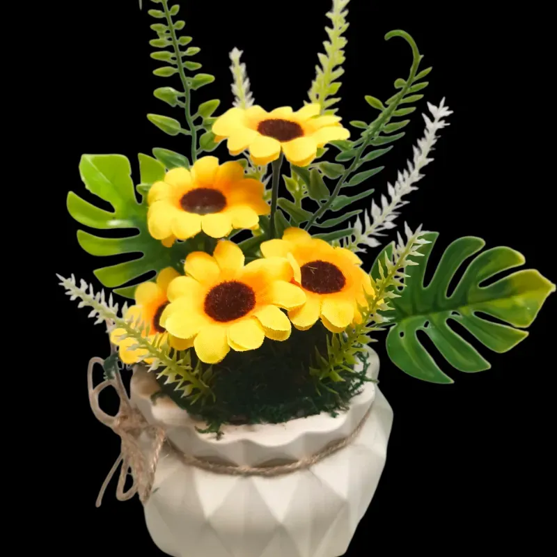 Elegante maceta perfilada, con girasoles artificiales