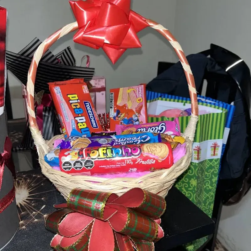 Cesta personalizada  de confituras