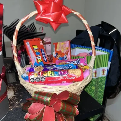 Cesta personalizada  de confituras