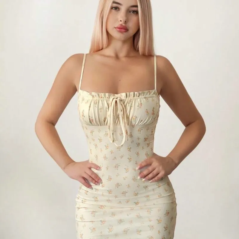 Vestido ajustado amarillo claro corto de tirantes