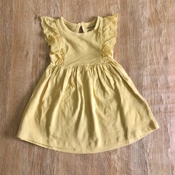 Vestido con encaje color amarillo