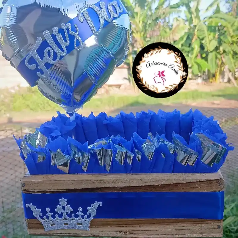 Caja con decoración azúl