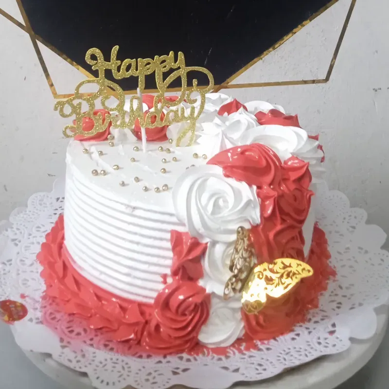 Cake blanco y rojo