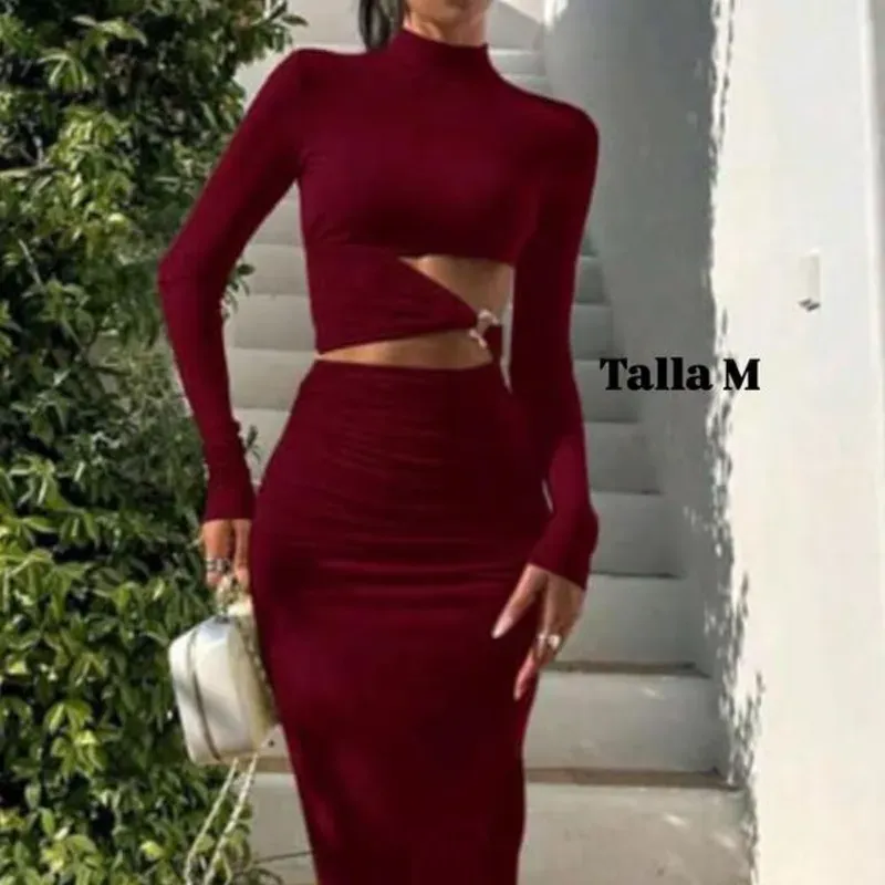 Vestido de manga larga ajustado y diseño de hebilla