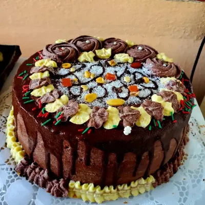 Cake de 26 cm relleno de crema mantequilla de chocolate o vainilla