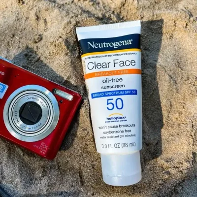 Neutrogena Clear Face Oil Free Protector Solar