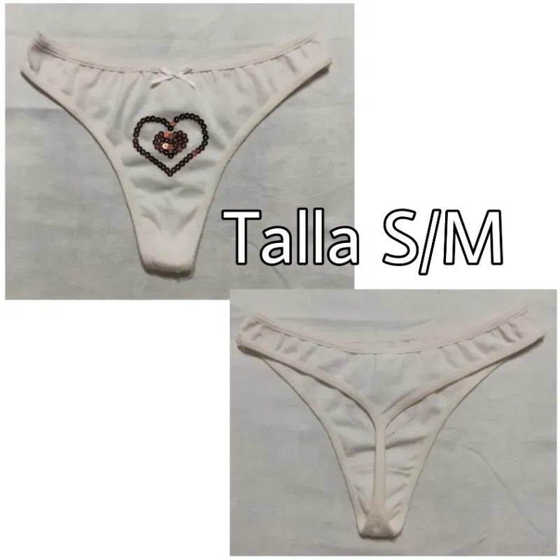 Hilo blanco, con corazón de lentejuelas.