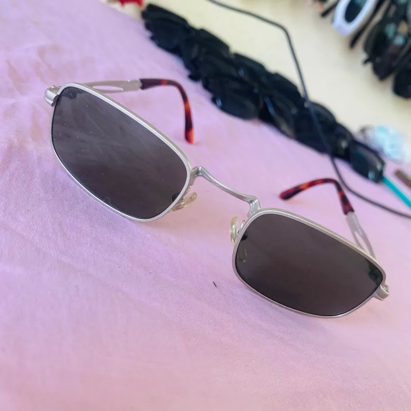 Gafas de sol con lentes oscuros