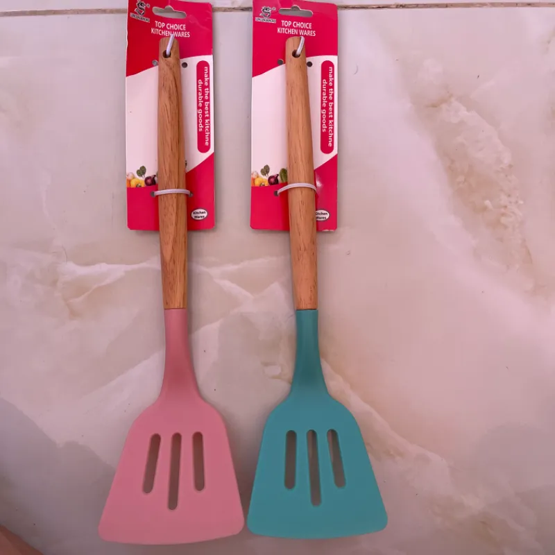 Espátula con ranura de silicona