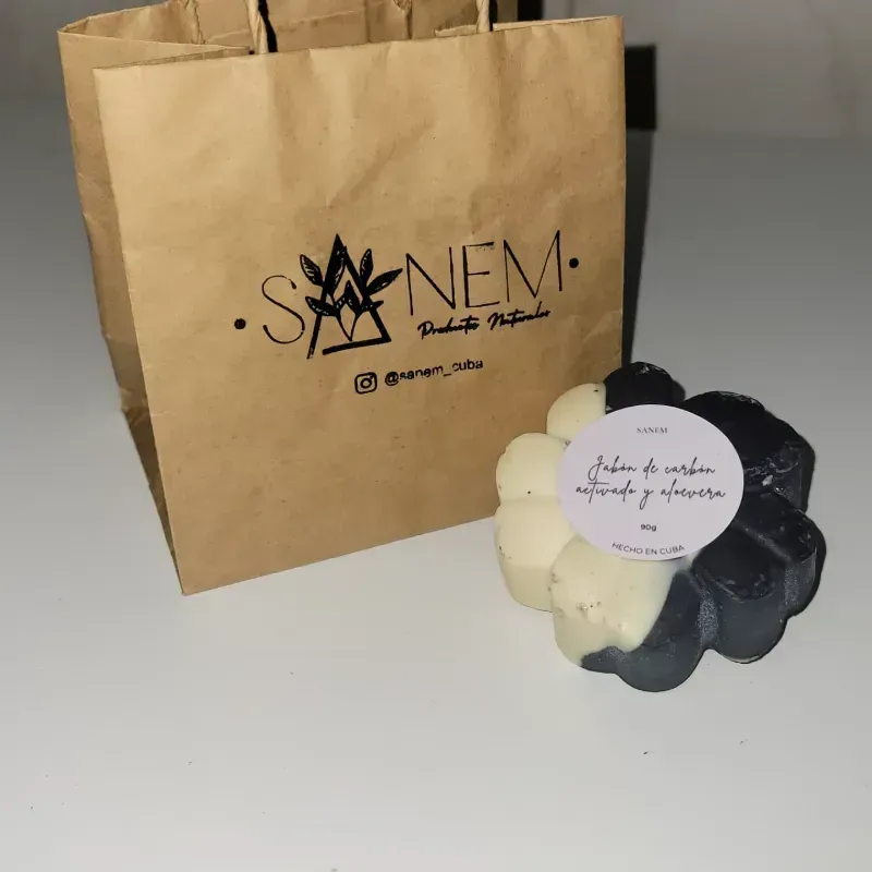 Jabón de carbón activado y aloevera 