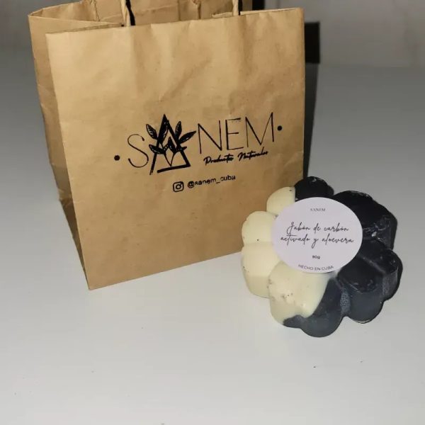 Jabón de carbón activado y aloevera 