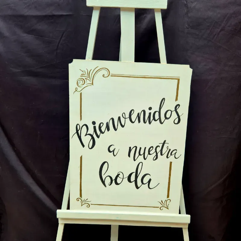 Caballete con cartel de Bienvenida (boda).
