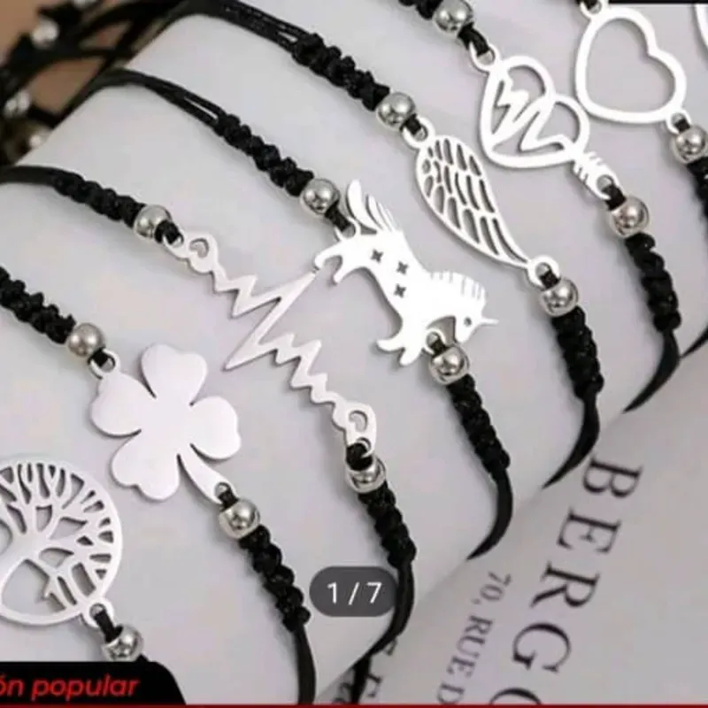 Pulsera de hilo con dije de acero inoxidable