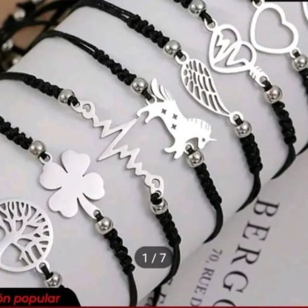 Pulsera de hilo con dije de acero inoxidable
