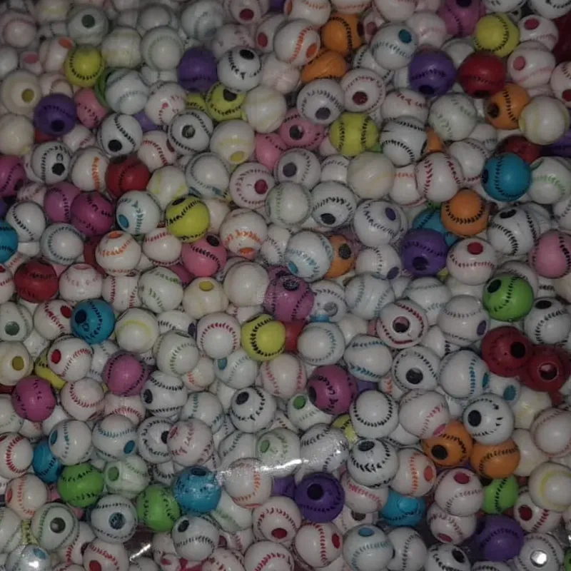 Cuencas pelotas de colores