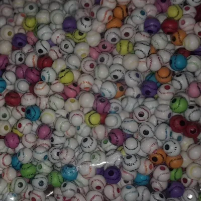 Cuencas pelotas de colores