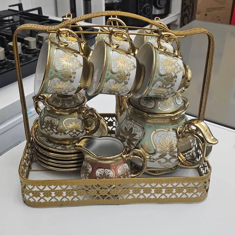 Juego de teteras y tazas