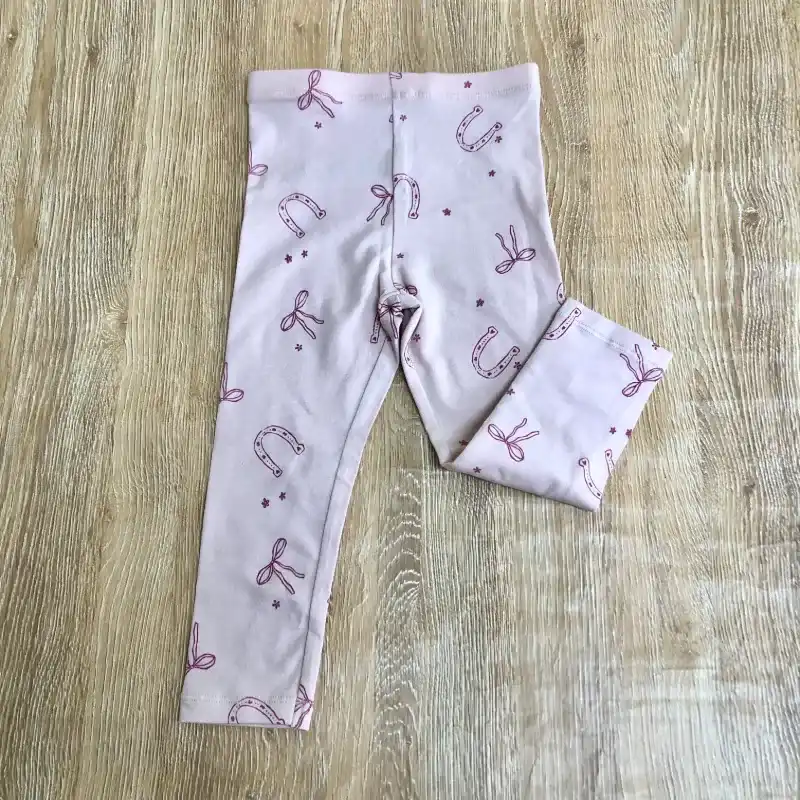 Leggins con herraduras y lazos