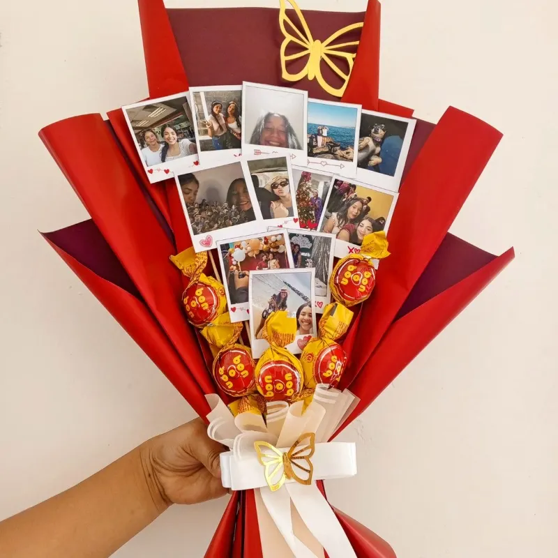 Ramo de 12 fotos con 5 bombones