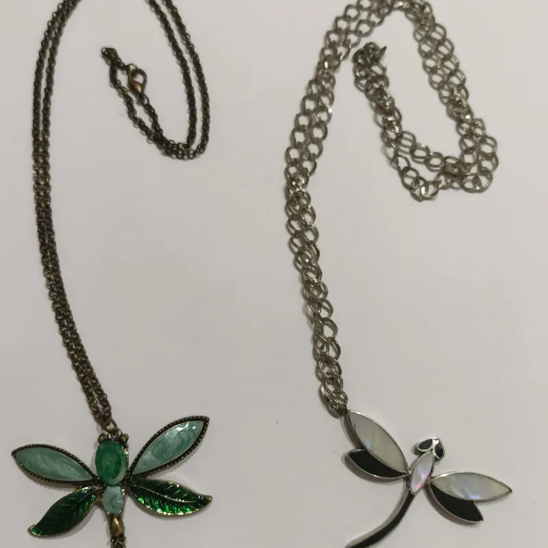 Collares de libélulas