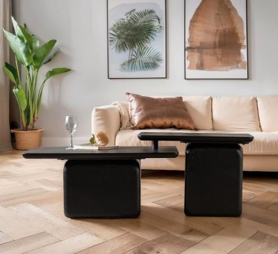 Mesa de centro cuadrada inspirada vintage con acabado en madera.