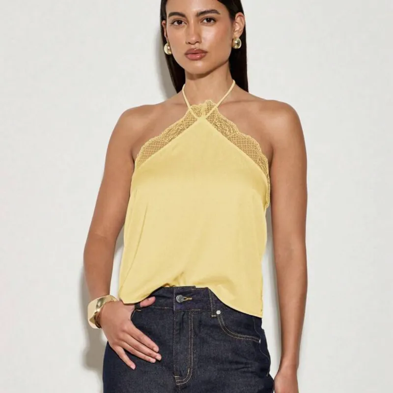 Blusa amarilla con detalle de encaje