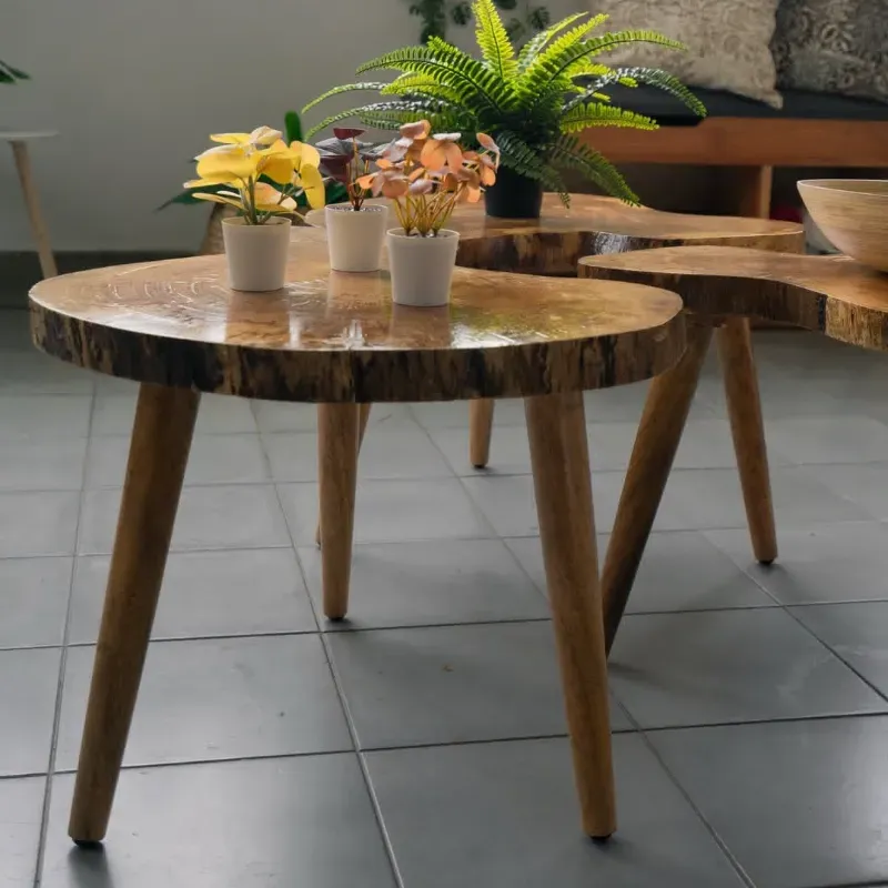 Mesa auxiliar de tronco de madera