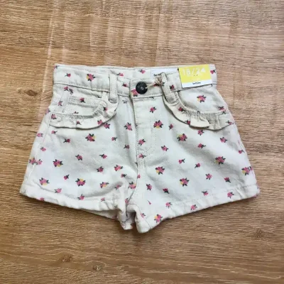 Short blanco con flores