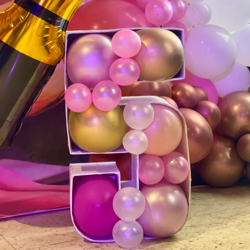 Número relleno con globos