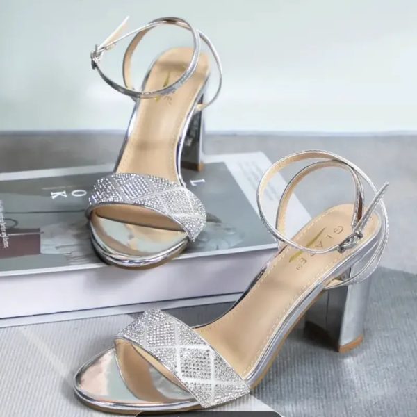 Zapatos de vestir. Mujer