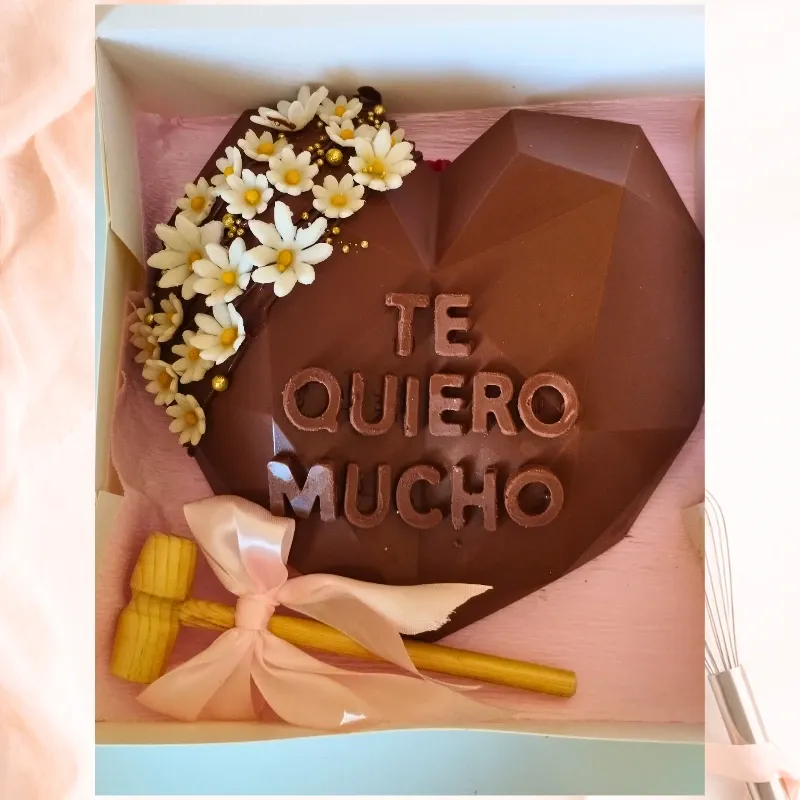 Corazón de chocolate  rompible.